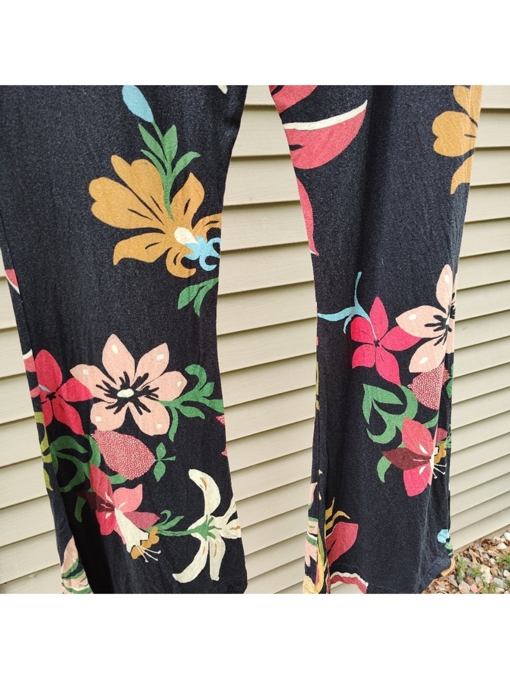 Farm Rio Flower Pants. - Picture 9 of 13